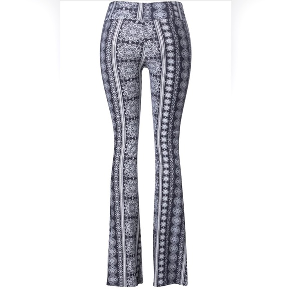 SATINA High-Waisted Flare Leggings - Picture 3 of 15